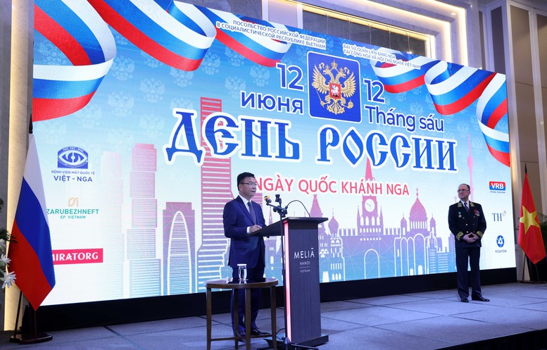 Phó Thủ tướng Lê Thành Long dự và phát biểu tại buổi chiêu đãi trọng thể nhân dịp Quốc khánh của Liên bang Nga, 12/6 - Ảnh: VGP/Đức Tuân Phó Thủ tướng Lê Thành Long dự và phát biểu tại buổi chiêu đãi trọng thể nhân dịp Quốc khánh của Liên bang Nga, 12/6 - Ảnh: VGP/Đức Tuân