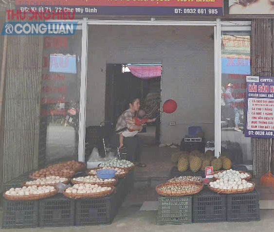 Tiểu thương bán trứng tại chợ Mỹ Đình, Nam Từ Liêm, Hà Nội.