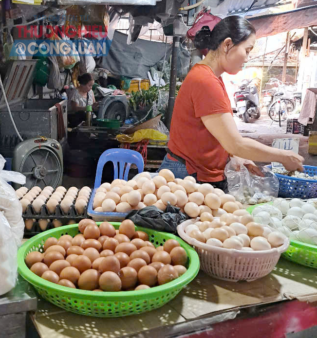 Hình ảnh ghi nhận trứng gà tại chợ khu vực Mỹ Đình, Nam Từ Liêm, Hà Nội.