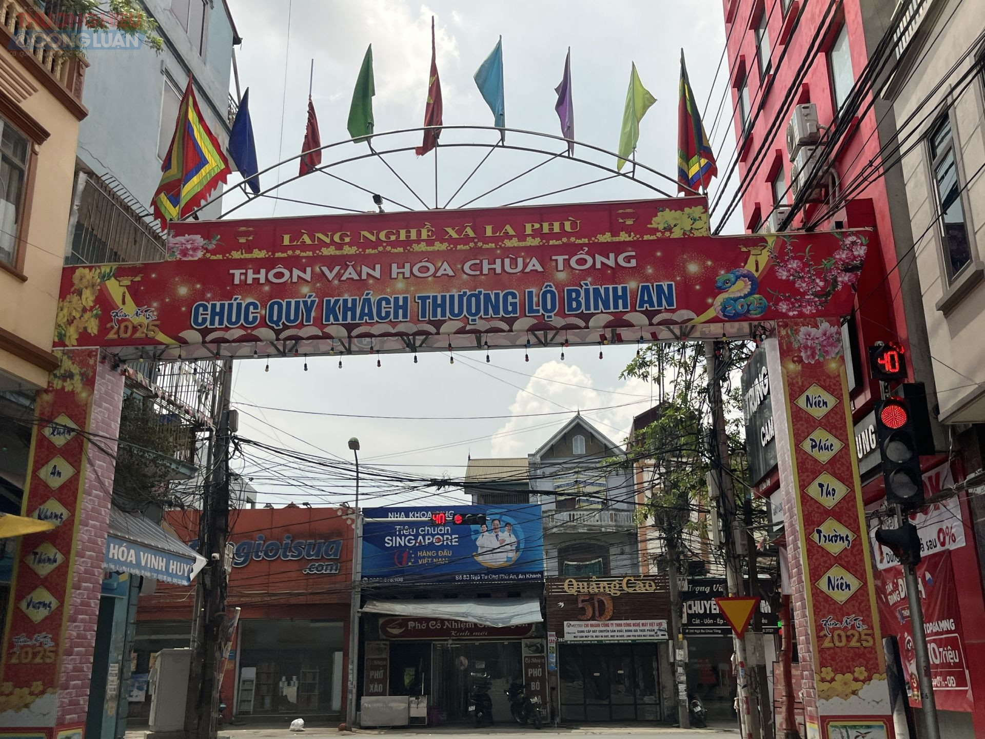 Xã La Phù (Hoài Đức) từ lâu nổi tiếng với làng nghề sản xuất và kinh doanh bánh kẹo, với hơn 100 cơ sở sản xuất và thương mại, cung ứng ra thị trường hàng trăm tấn bánh kẹo mỗi ngày, đặc biệt vào dịp lễ Tết. Tuy nhiên, công tác quản lý chất lượng, kiểm soát đầu ra – đầu vào vẫn còn nhiều lỗ hổng.