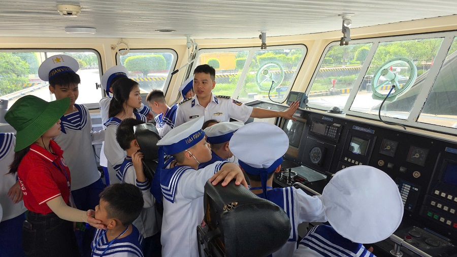 1 Tham quan giới thiệu về tàu Cảnh sát biển