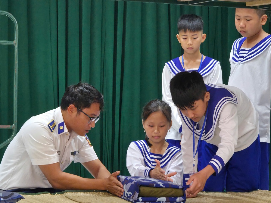 4 Trải nghiệm gấp chăn màn nội vụ vệ sinh