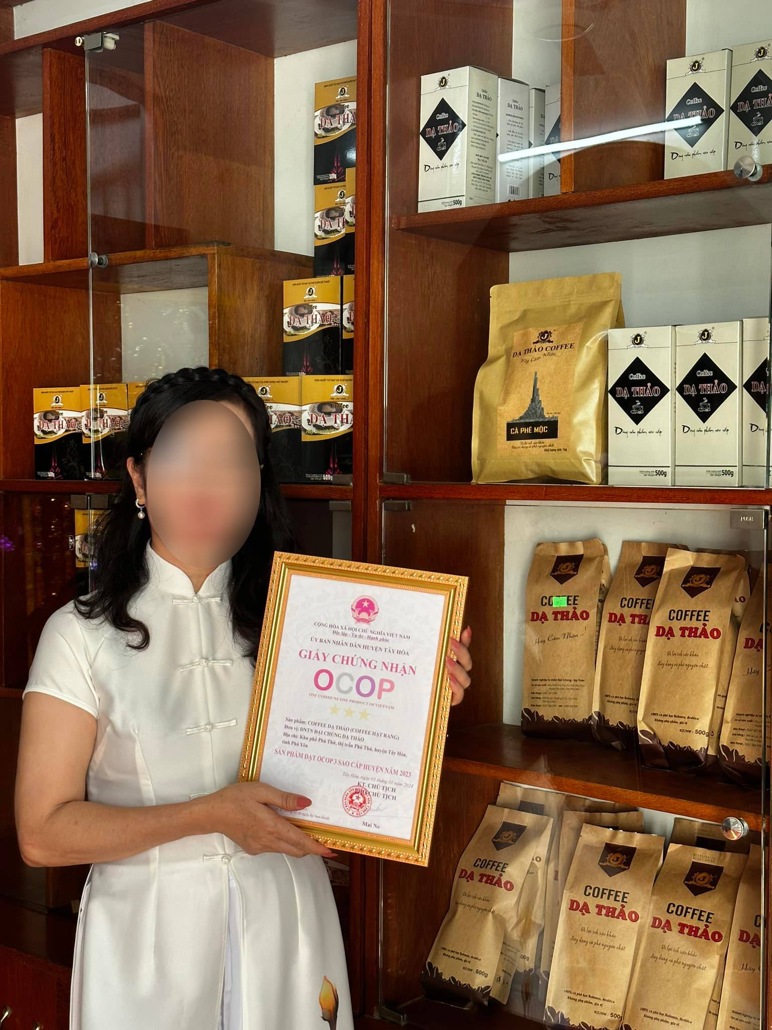 Sản phẩm cà phê Dạ Thảo được trao giấy chứng nhận OCOP 3 sao cấp huyện. Sản phẩm cà phê Dạ Thảo được trao giấy chứng nhận OCOP 3 sao cấp huyện.