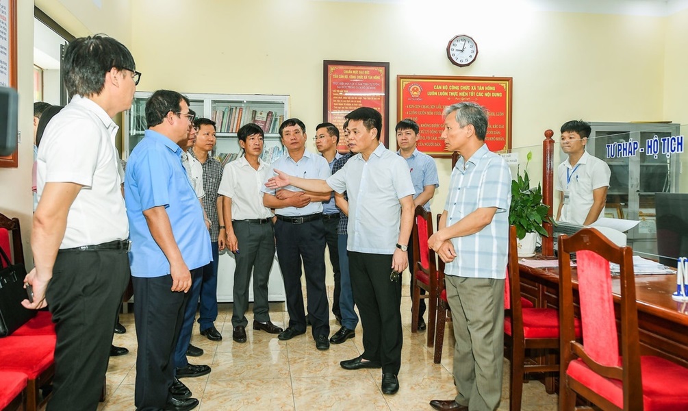 Lãnh đạo tỉnh Hải Dương trực tiếp đi kiểm tra công tác chuẩn bị các điều kiện để chính quyền cấp xã mới vận hành thử nghiệm. Lãnh đạo tỉnh Hải Dương trực tiếp đi kiểm tra công tác chuẩn bị các điều kiện để chính quyền cấp xã mới vận hành thử nghiệm.