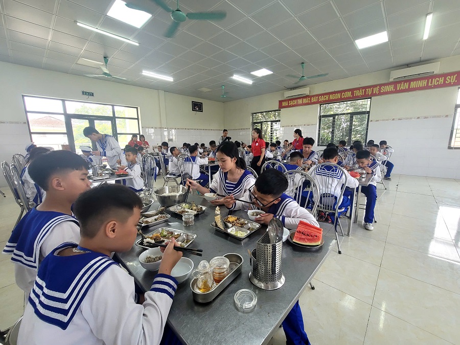 7Trải nghiệm bữa trưa quân ngũ