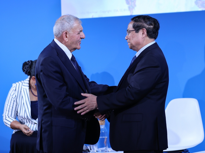 Thủ tướng Phạm Minh Chính và Tổng thống Iraq Abdul Latif Rashid - Ảnh: VGP/Nhật Bắc