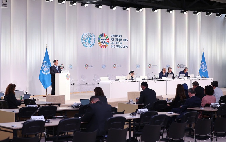 Thủ tướng Chính phủ thông báo việc Việt Nam đăng ký 15 cam kết tự nguyện trong các lĩnh vực khác nhau về quản trị biển và đại dương - Ảnh: VGP/Nhật Bắc