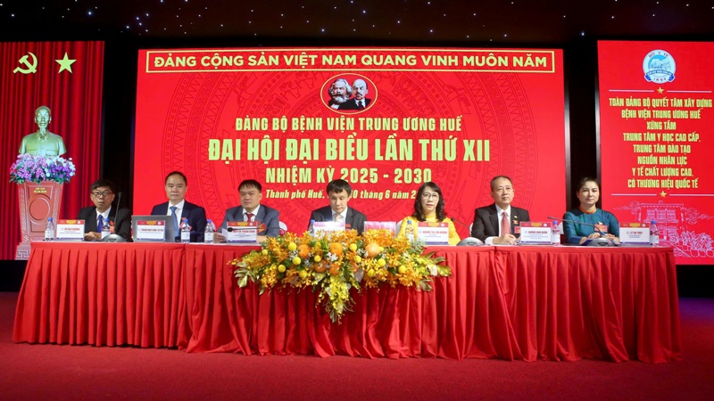 Đoàn chủ tịch Đại hội Đảng bộ BVTW Huế Đoàn chủ tịch Đại hội Đảng bộ BVTW Huế