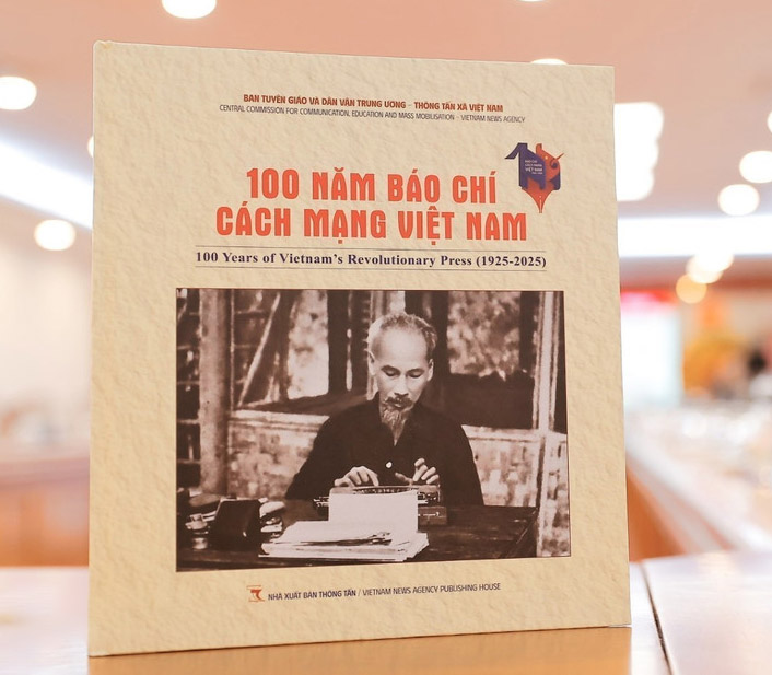 Ra mắt sách ảnh 100 năm Báo chí Cách mạng Việt Nam