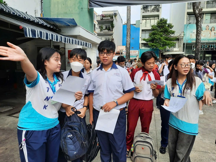 Thí sinh thi vào lớp 10 Trường Phổ thông Năng khiếu, Đại học Quốc gia TP.HCM năm 2025 - Ảnh: NHƯ HÙNG