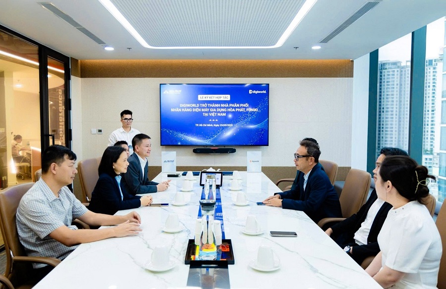 CTCP Điện máy Gia dụng Hòa Phát Hà Nam - Digiworld trong buổi làm việc và ký kết
