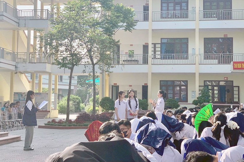 Trường học tổ chức các buổi sinh hoạt về phòng chống tác hại của thuốc lá. Trường học tổ chức các buổi sinh hoạt về phòng chống tác hại của thuốc lá.