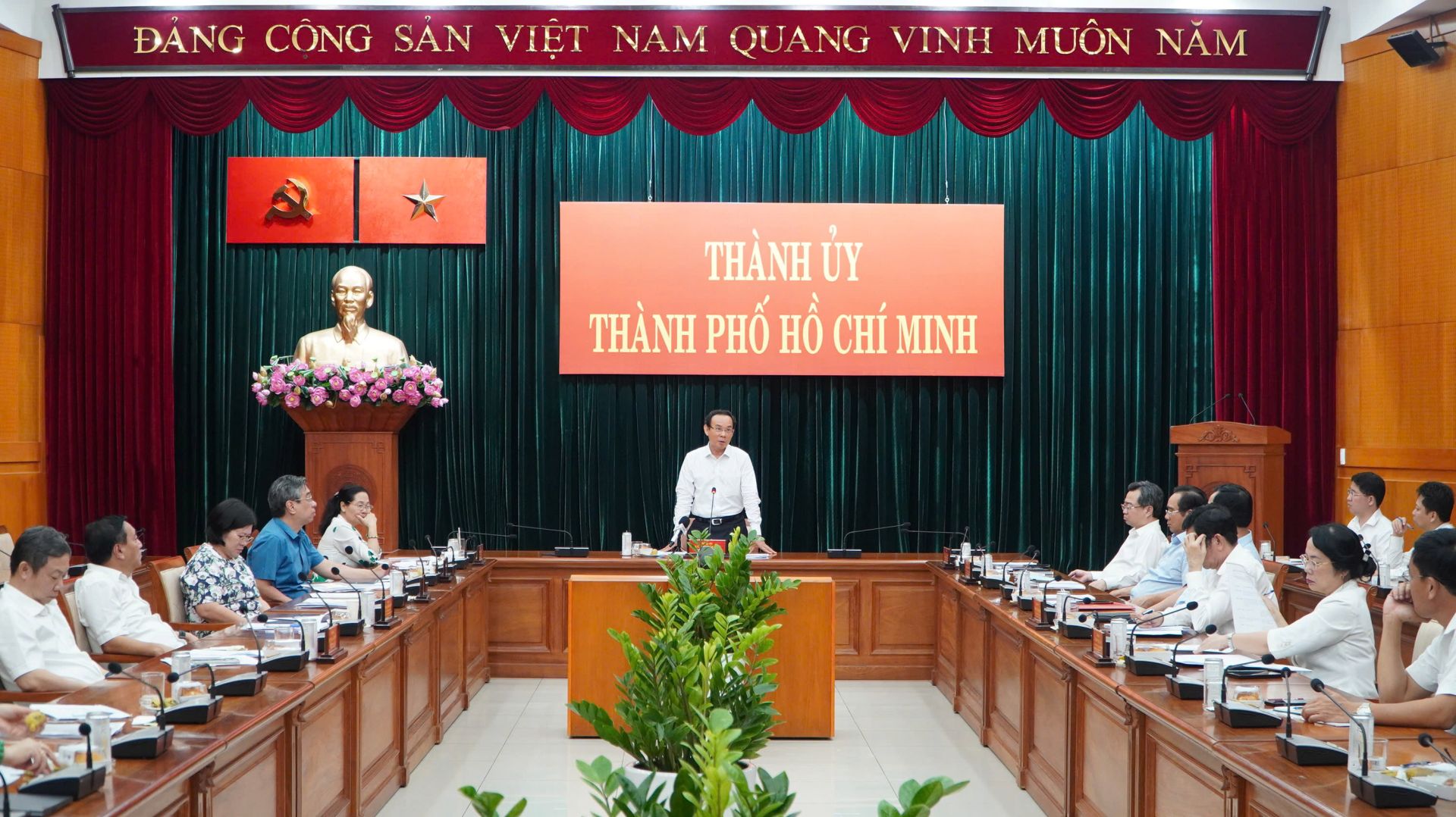 Bí thư Thành ủy TP. Hồ Chí Minh Nguyễn Văn Nên chủ trì cuộc họp ban chỉ đạo