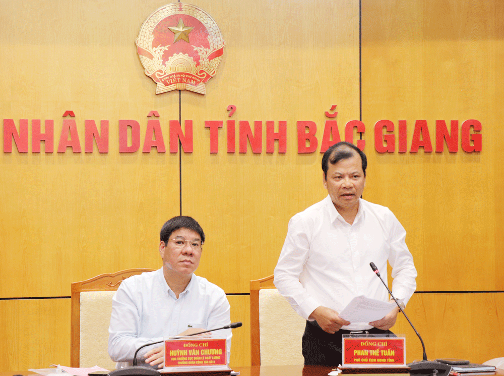 Đồng chí Phan Thế Tuấn báo cáo tại buổi làm việc. Đồng chí Phan Thế Tuấn báo cáo tại buổi làm việc.