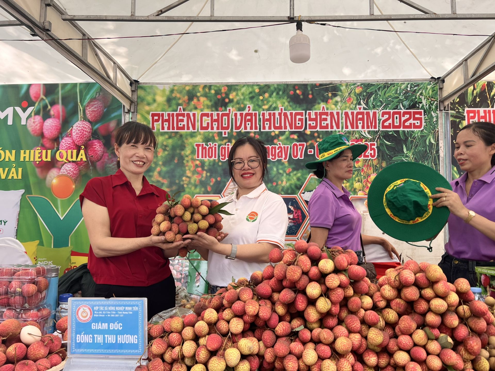 Sự kiện “Phiên chợ vải Hưng Yên” diễn ra tại Ecopark ngày 7–8/6/2025 là một trong những hoạt động nhằm thúc đẩy tiêu thụ và lan tỏa giá trị của loại trái cây đặc sản này Sự kiện “Phiên chợ vải Hưng Yên” diễn ra tại Ecopark ngày 7–8/6/2025 là một trong những hoạt động nhằm thúc đẩy tiêu thụ và lan tỏa giá trị của loại trái cây đặc sản này