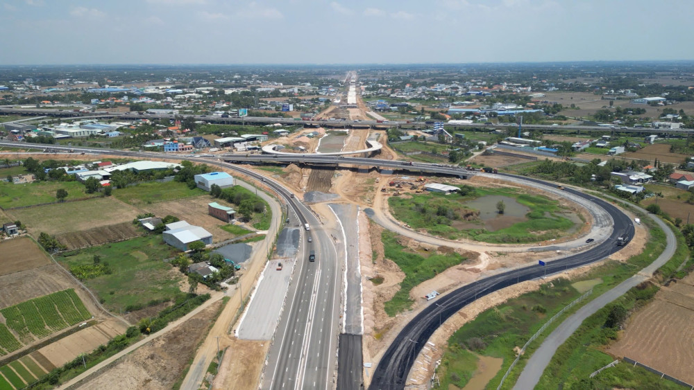 Long An hoàn thành chỉ tiêu bồi thường 4.000ha để thực hiện dự án, góp phần thúc đẩy phát triển kinh tế - xã hội Long An hoàn thành chỉ tiêu bồi thường 4.000ha để thực hiện dự án, góp phần thúc đẩy phát triển kinh tế - xã hội