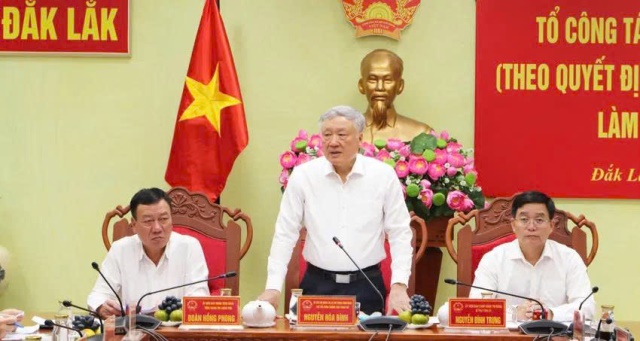 Phó Thủ tướng Nguyễn Hòa Bình phát biểu trong buổi làm việc với tỉnh Đắk Lắk Phó Thủ tướng Nguyễn Hòa Bình phát biểu trong buổi làm việc với tỉnh Đắk Lắk