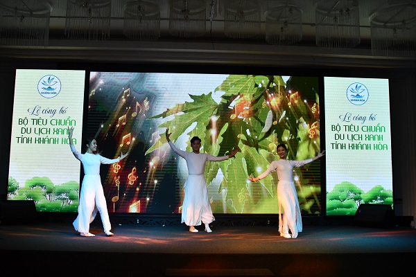 Văn nghệ chào mừng