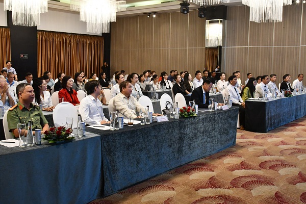 Quang cảnh lễ công bố