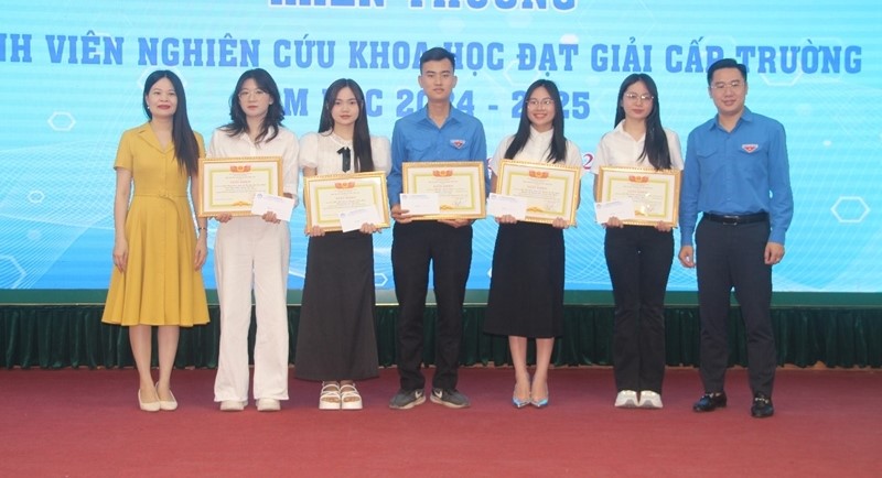 Trường Đại học Hồng Đức tổ chức Hội nghị khoa học tuổi trẻ sáng tạo