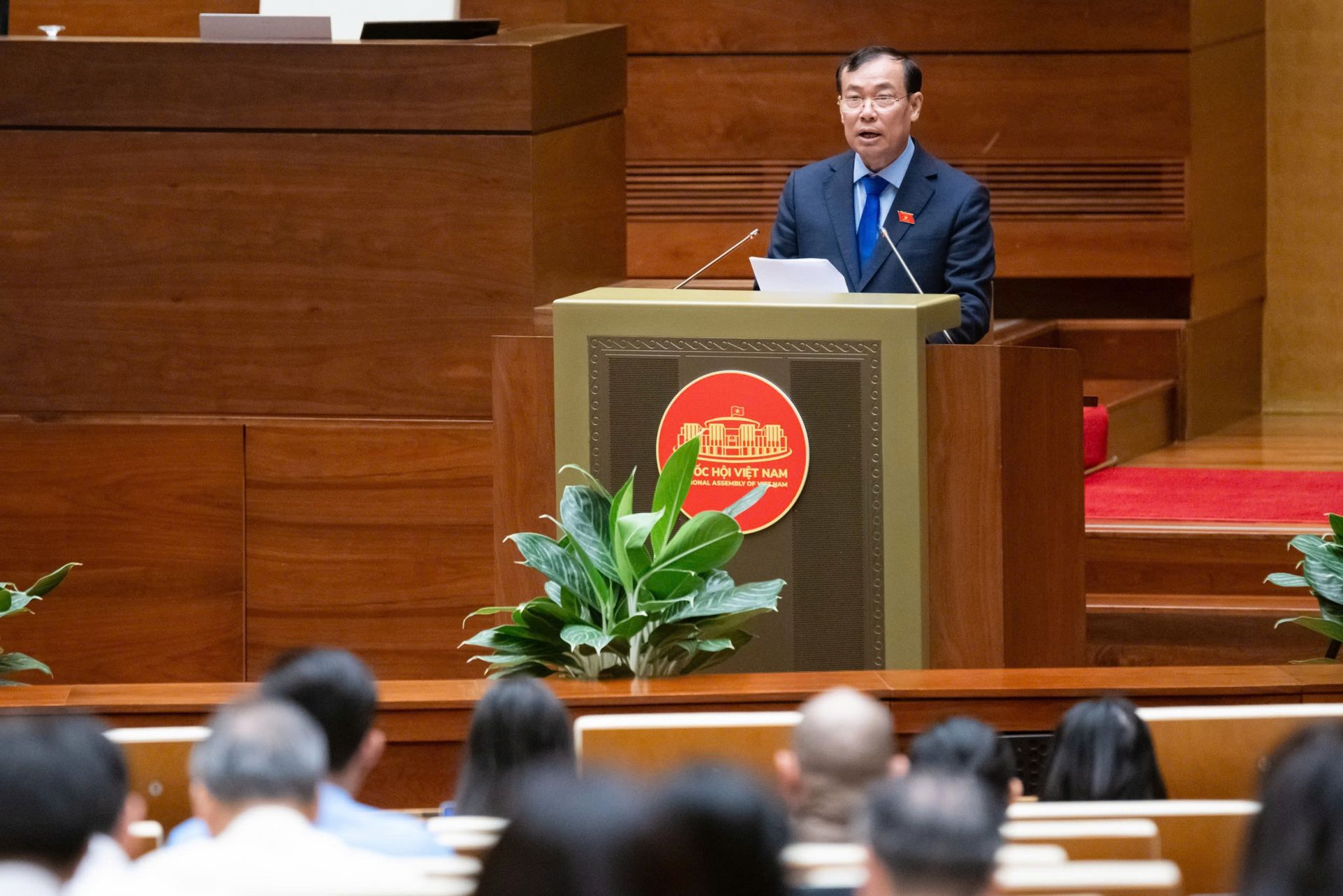 Chủ nhiệm Ủy ban Quốc phòng, An ninh và Đối ngoại Lê Tấn Tới trình bày Báo cáo tóm tắt thẩm tra dự án Luật