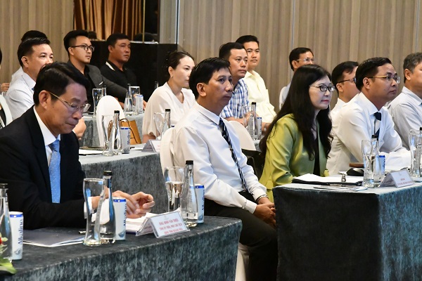 Đại biểu đến dự