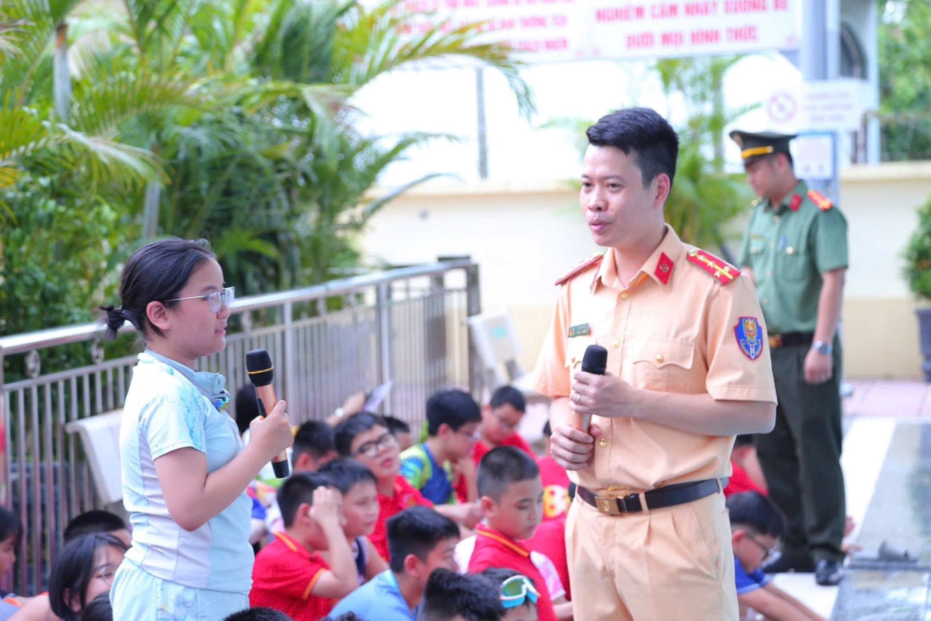 Đội Cảnh sát đường thuỷ số 2 tuyên truyền về kỹ năng phòng chống đuối nước cho trẻ em Đội Cảnh sát đường thuỷ số 2 tuyên truyền về kỹ năng phòng chống đuối nước cho trẻ em