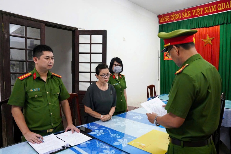 Đọc quyết định khởi tố Trần Thị Phước