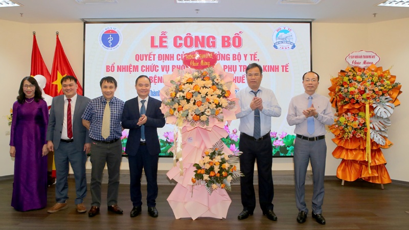 Thành ủy, UBND Thành phố Huế chúc mừng Ban Giám đốc BVTW Huế