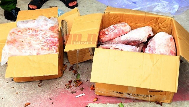 Bình Dương: Thu giữ 11 tấn thực phẩm hết hạn bán cho nhà hàng, suất ăn công nghiệp