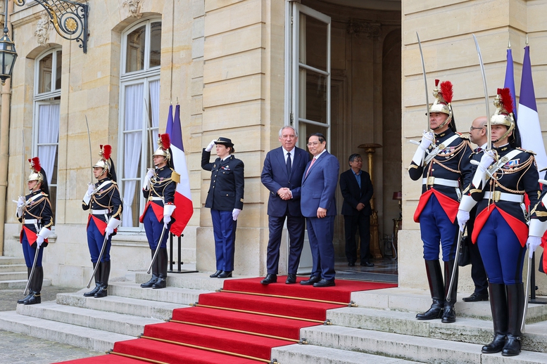 Thủ tướng Phạm Minh Chính hội đàm với Thủ tướng Pháp Francois Bayrou, chứng kiến Lễ ký kết và trao Biên bản ghi nhớ