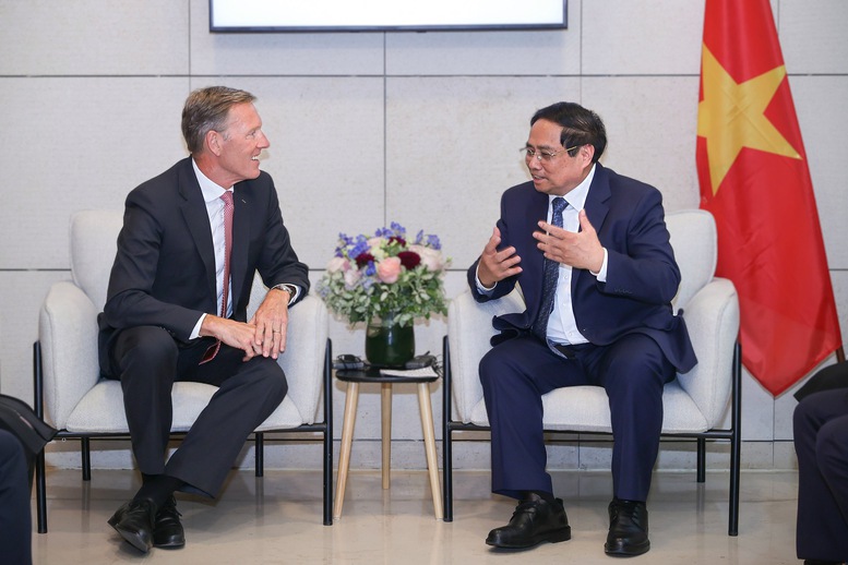 Thủ tướng đề nghị Airbus hợp tác sâu rộng hơn trong lĩnh vực hàng không với Việt Nam thông qua các hợp đồng mua bán máy bay với giá cả phù hợp - Ảnh: VGP/Nhật Bắc