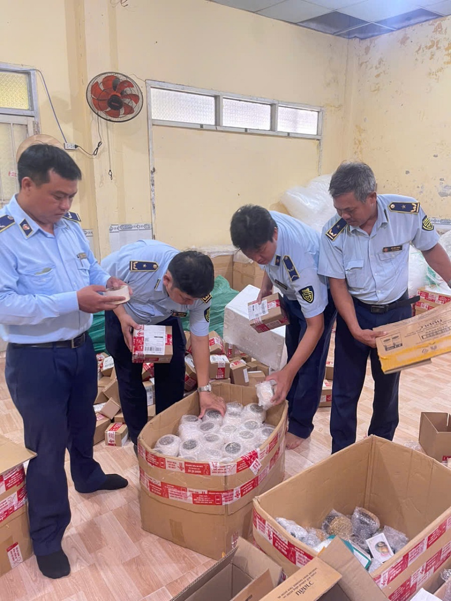 Kiên Giang: Phát hiện cơ sở nghi sản xuất, kinh doanh mỹ phẩm không rõ nguồn gốc