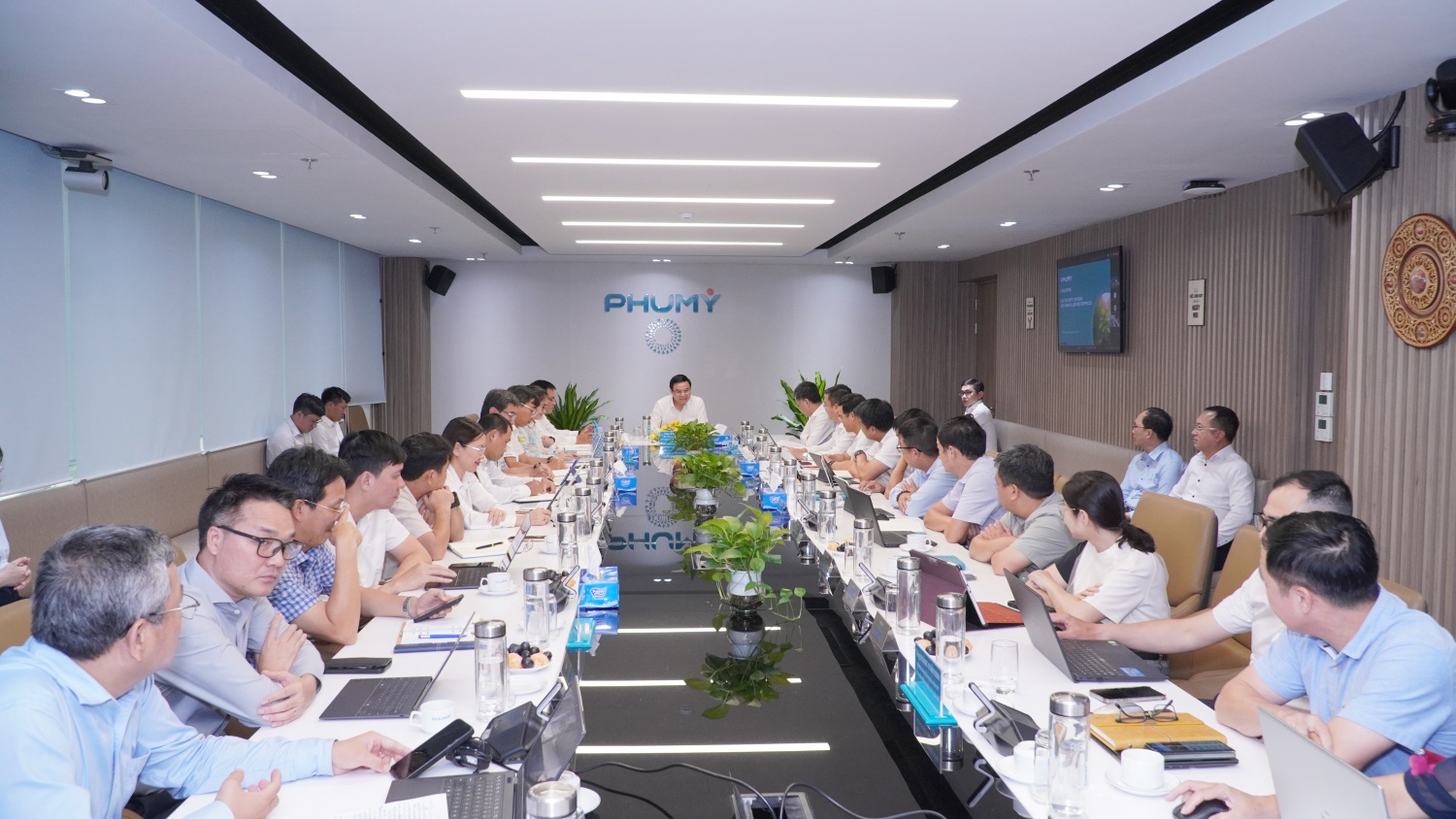 Chủ tịch HĐTV Petrovietnam Lê Mạnh Hùng chủ trì buổi làm việc với PVFCCo - Phú Mỹ về tình hình SXKD 5 tháng đầu năm 2025, kế hoạch những tháng cuối năm và định hướng giai đoạn tới