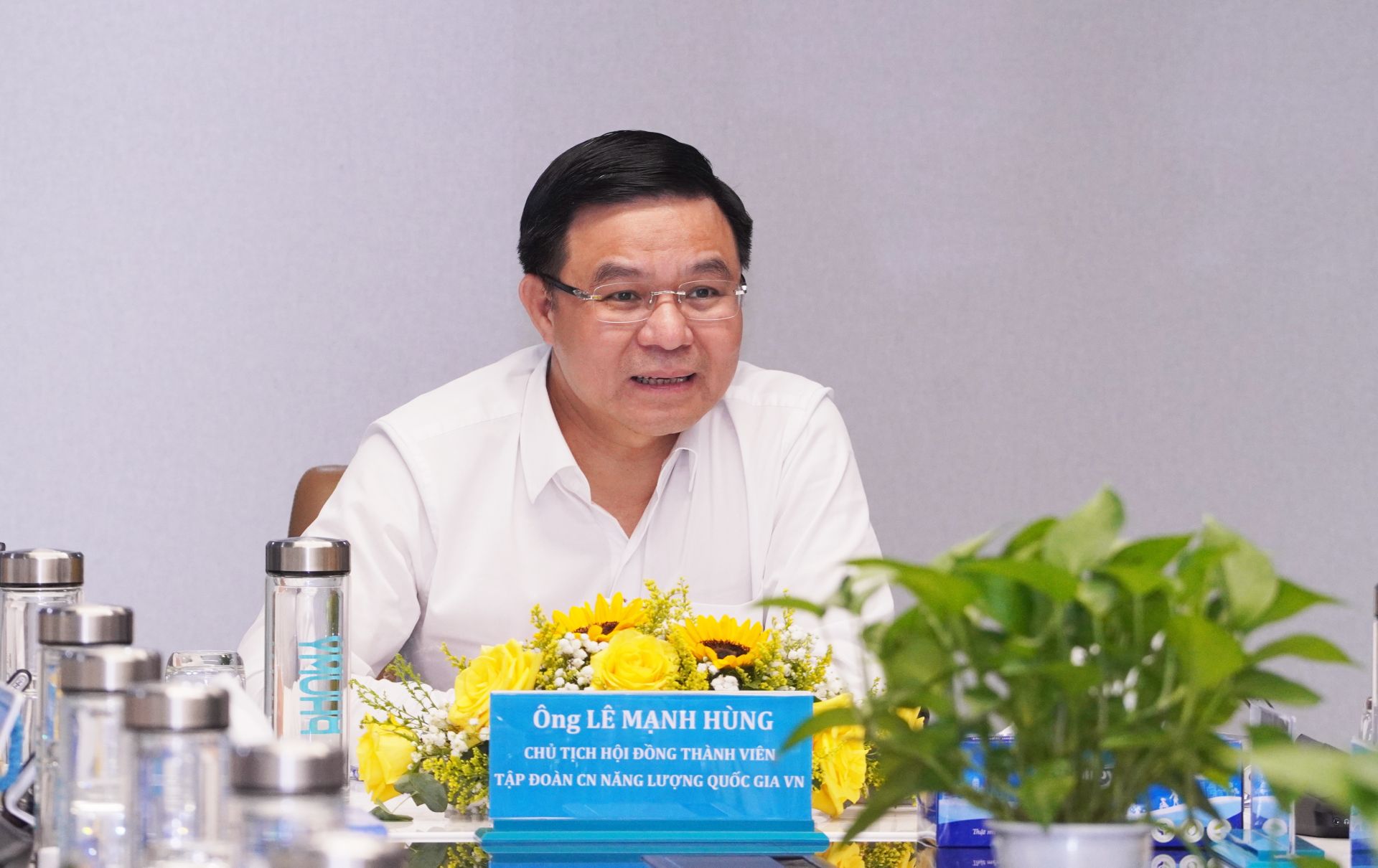 Chủ tịch HĐTV Petrovietnam Lê Mạnh Hùng đề nghị, PVFCCo - Phú Mỹ đánh giá lại toàn diện chiến lược trong bối cảnh mới, trong đó tập trung vào thị trường, nguyên liệu, sản phẩm và công nghệ lõi