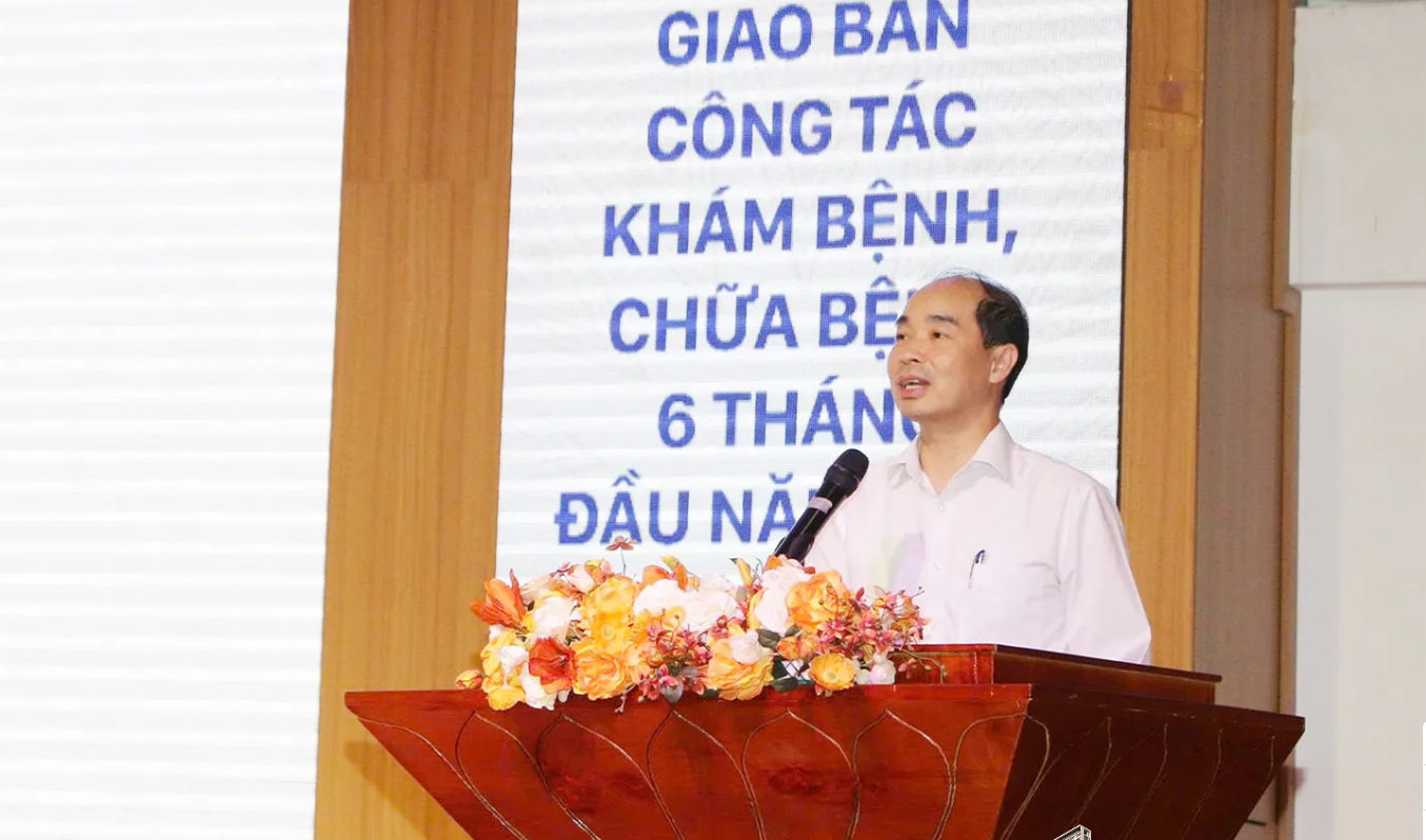 Ông Nguyễn Đình Hưng, Phó Giám đốc phụ trách Sở Y tế Hà Nội phát biểu tại hội nghị. Ảnh: Trần Thảo