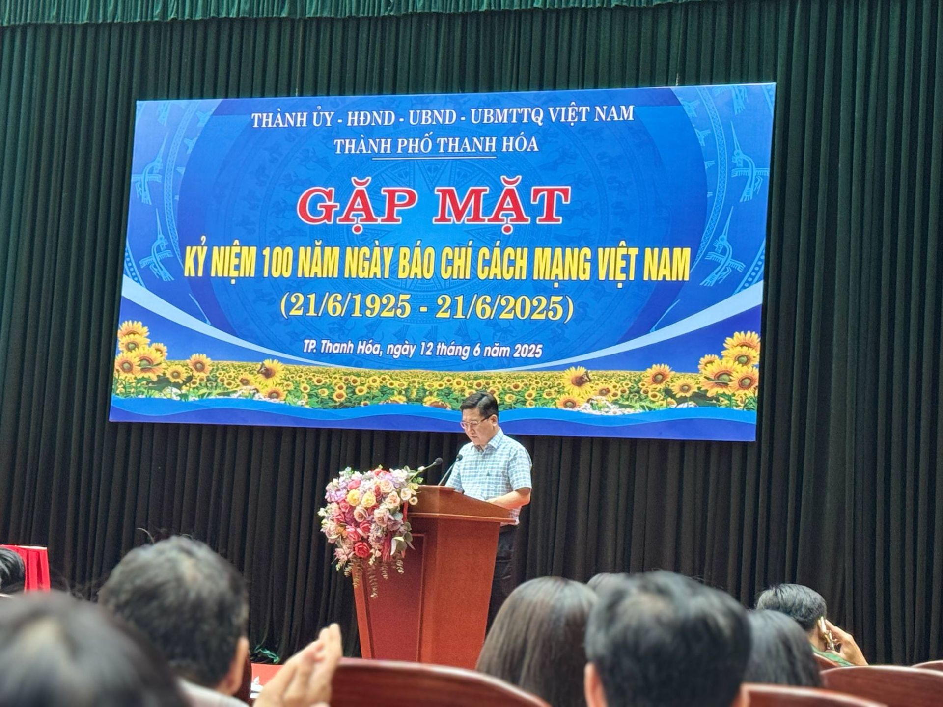 ông Lê Mai Khanh, Phó Chủ tịch UBND TP. Thanh Hóa đã thông tin khái quát tình hình kinh tế - xã hội, quốc phòng - an ninh 6 tháng đầu năm 2025 ông Lê Mai Khanh, Phó Chủ tịch UBND TP. Thanh Hóa đã thông tin khái quát tình hình kinh tế - xã hội, quốc phòng - an ninh 6 tháng đầu năm 2025