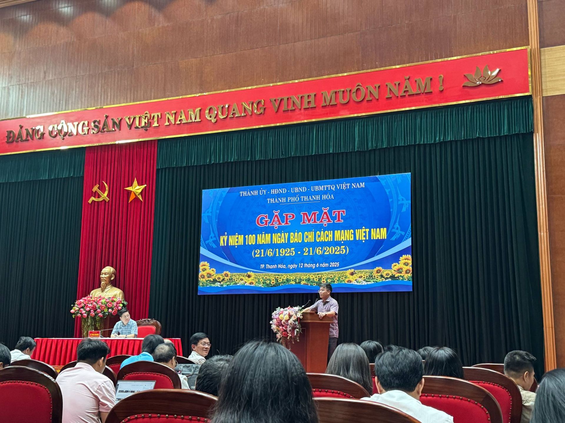 Đại diện các cơ quan báo chí phát biểu tại buổi gặp mặt Đại diện các cơ quan báo chí phát biểu tại buổi gặp mặt