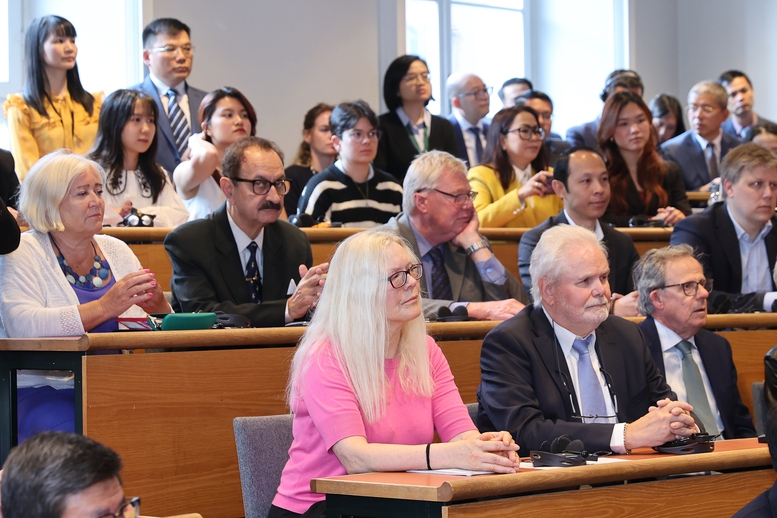 Các đại biểu dự buổi phát biểu chính sách của Thủ tướng Phạm Minh Chính tại Đại học Kinh tế Stockholm - Ảnh: VGP/Nhật Bắc Các đại biểu dự buổi phát biểu chính sách của Thủ tướng Phạm Minh Chính tại Đại học Kinh tế Stockholm - Ảnh: VGP/Nhật Bắc