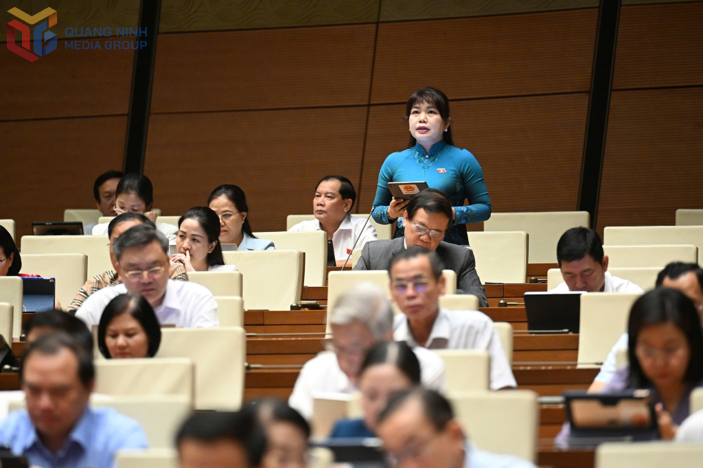 Đại biểu Nguyễn Thị Thu Hà, Phó trưởng Đoàn ĐBQH tỉnh, phát biểu thảo luận tại hội trường Quốc hội. Đại biểu Nguyễn Thị Thu Hà, Phó trưởng Đoàn ĐBQH tỉnh, phát biểu thảo luận tại hội trường Quốc hội.