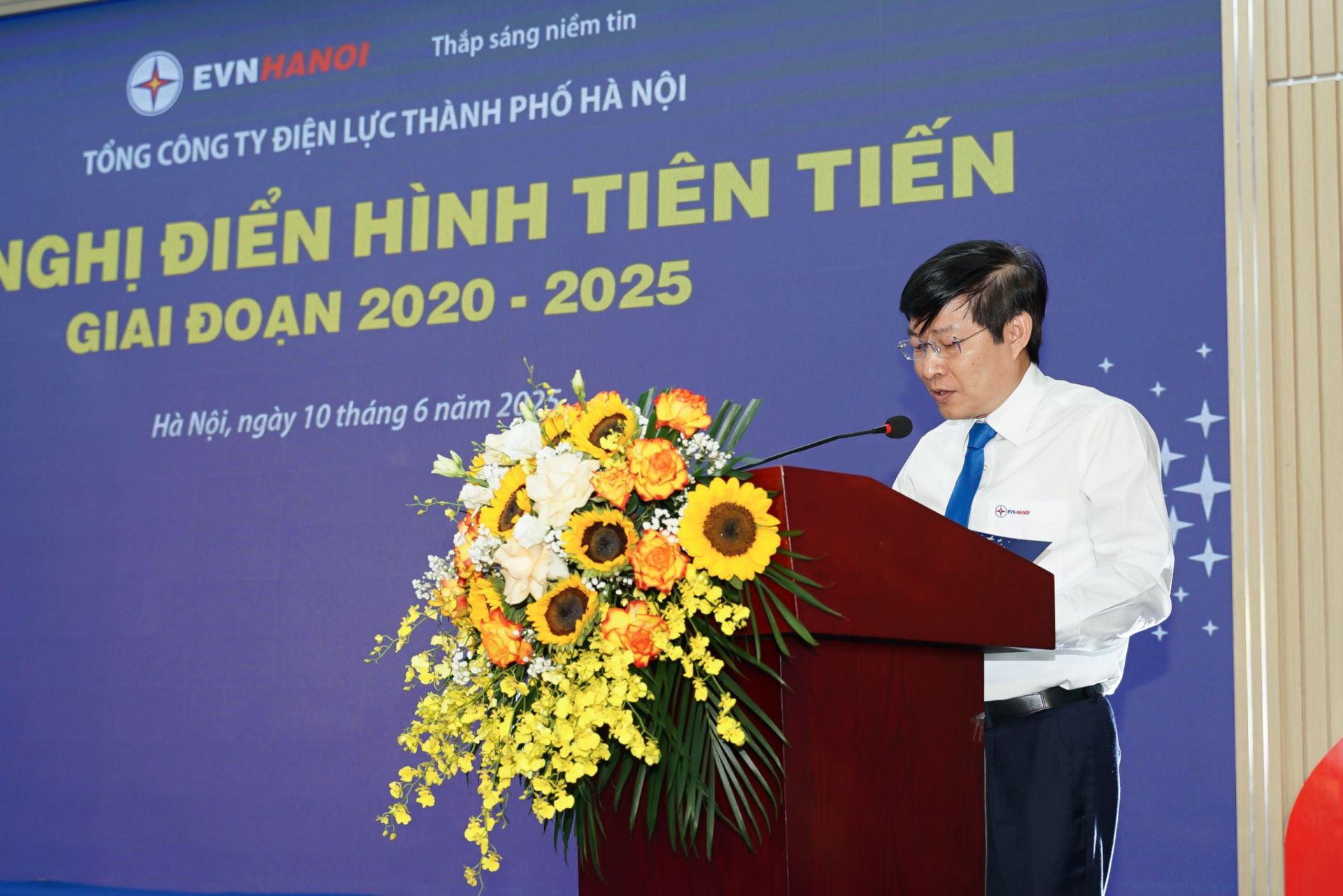 Bí thư Đảng ủy, Chủ tịch Hội đồng thành viên EVNHANOI Nguyễn Danh Duyên phát biểu