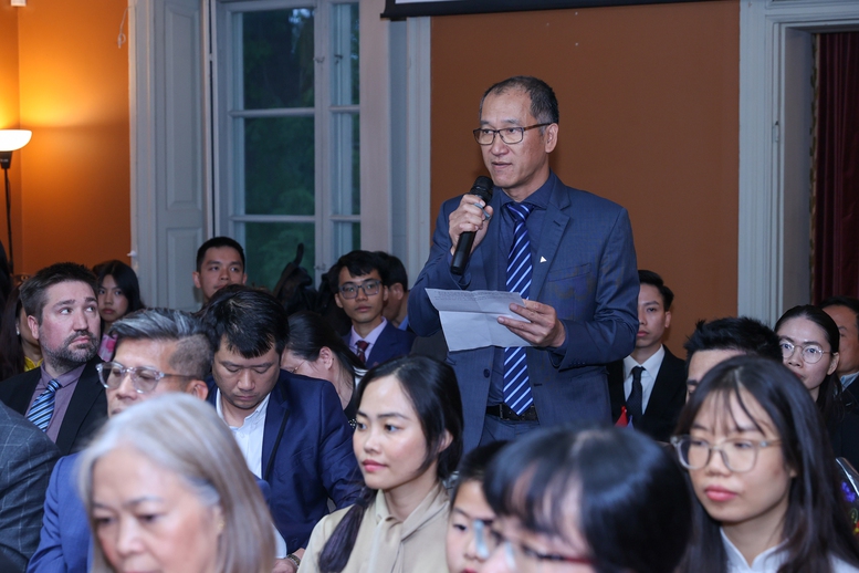 Ông Đỗ Quang Minh, Chủ tịch Hội Chuyên gia Khoa học công nghệ Việt Nam tại Thụy Điển mong muốn tăng cường kết nối với các hội chuyên gia trong nước để giao lưu, chia sẻ kinh nghiệm và hỗ trợ chuyển giao công nghệ tiên tiến từ Thụy Điển về Việt Nam, góp phần phát triển đất nước - Ảnh: VGP/Nhật Bắc