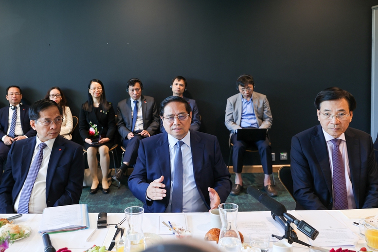 Thủ tướng khẳng định, thời gian tới các doanh nghiệp sẽ cảm nhận cách làm mới, không khí mới, cảm nhận sự thay đổi tại Việt Nam theo hướng tạo điều kiện thuận lợi hơn cho các nhà đầu tư để hai bên cùng thắng - Ảnh: VGP/Nhật Bắc