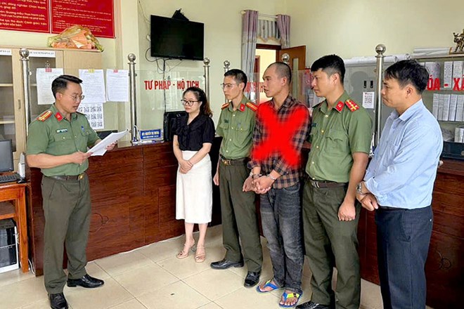 Cơ quan An ninh điều tra ra quyết định khởi tố bị can đối với Lê Văn Thắng. Ảnh: Công an Lai Châu Cơ quan An ninh điều tra ra quyết định khởi tố bị can đối với Lê Văn Thắng. Ảnh: Công an Lai Châu
