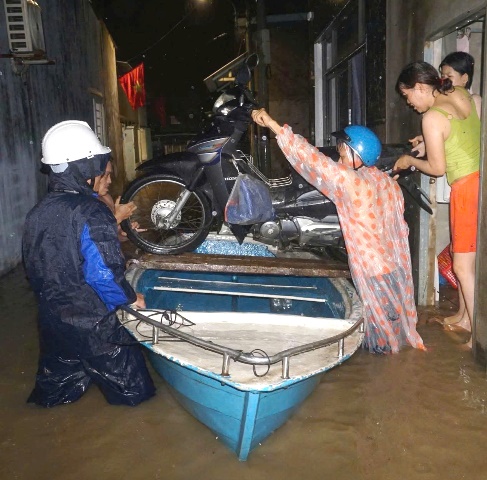 Đà Nẵng- Quảng Nam: Mùa hè mưa lớn, nhiều phố ngập nước, nước trên sông Vu Gia - Thu Bồn lên nhanh
