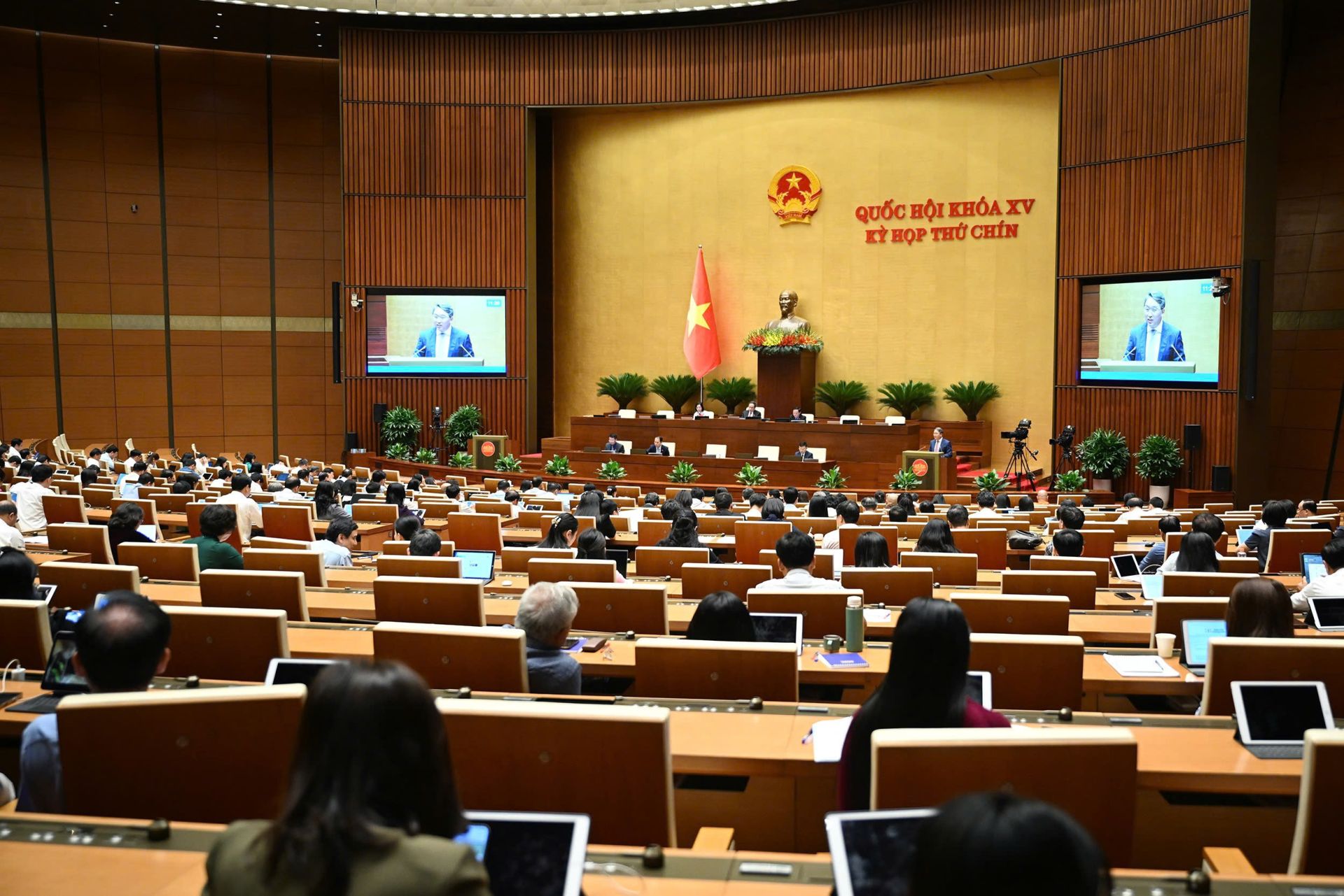 Hôm nay, Quốc hội thảo luận về sửa đổi Hiến pháp, 4 Luật, 1 Nghị quyết, 1 chương trình