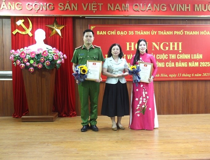 Trao giải Cuộc thi Chính luận bảo vệ nền tảng tư tưởng của Đảng
