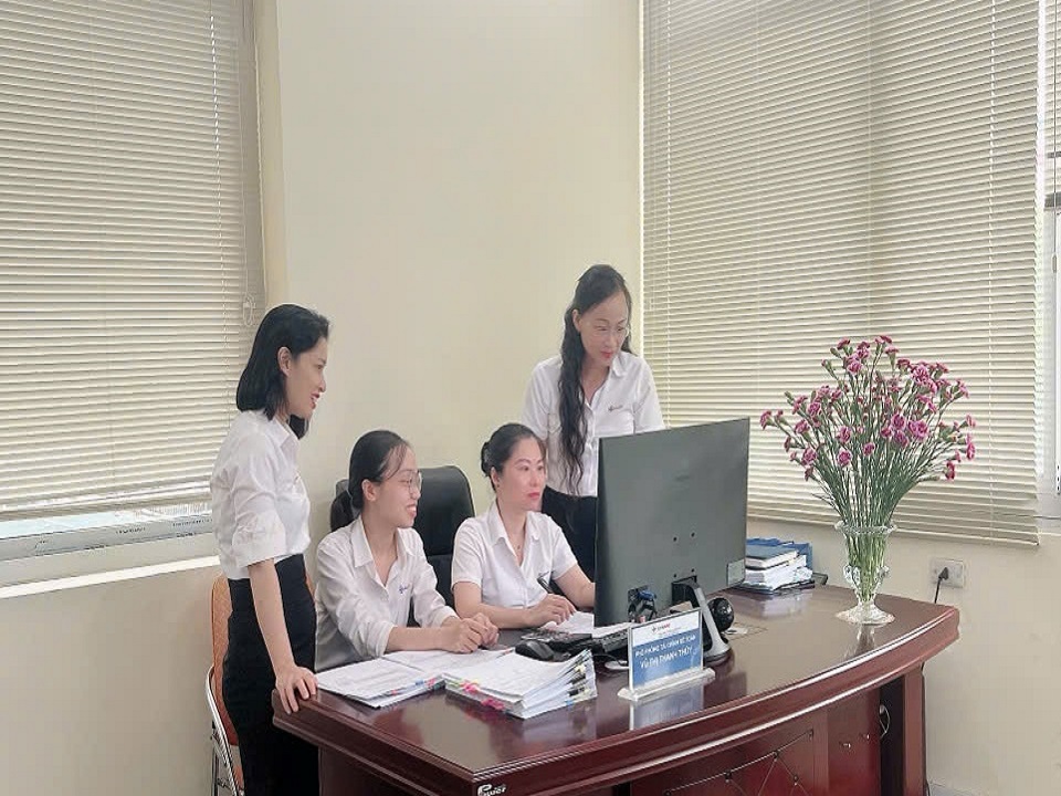 Lãnh đạo và chuyên viên phòng Tài chính Kế toán trao đổi công tác chuyển đổi số Lãnh đạo và chuyên viên phòng Tài chính Kế toán trao đổi công tác chuyển đổi số