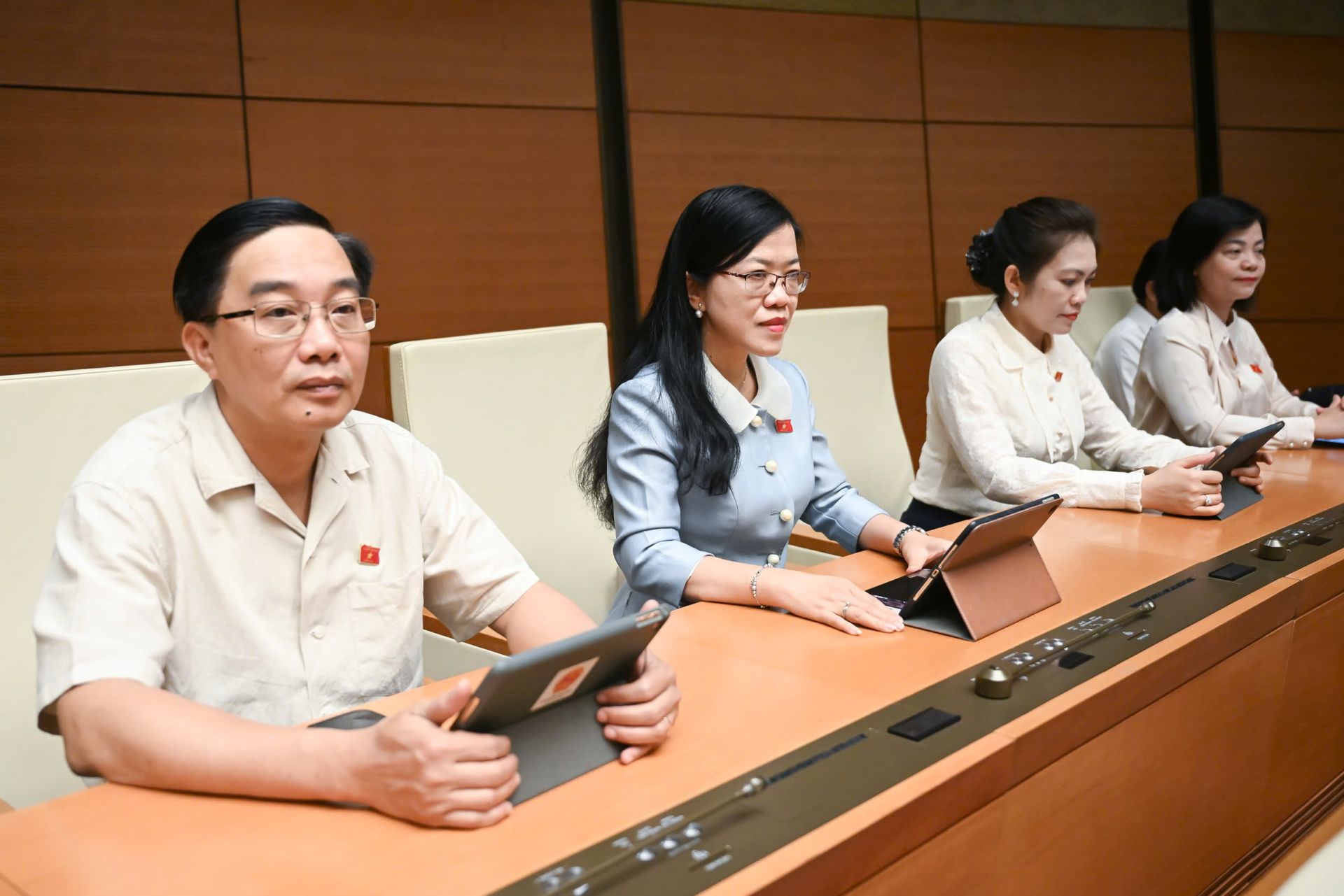 Các đại biểu tham dự Phiên họp