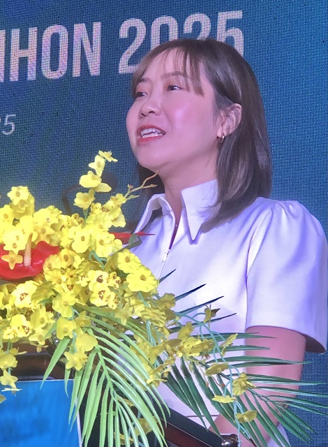 Bà Lê Thị Vân Anh giới thiệu về VnExpress Marathon Quy Nhơn 2025. Ảnh: Viết Hiền Bà Lê Thị Vân Anh giới thiệu về VnExpress Marathon Quy Nhơn 2025. Ảnh: Viết Hiền